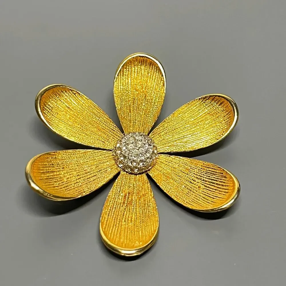 Bold Gold Daisy Flower Brooch | Textured Petals | Rhinestone Center Pin‎ | 3”